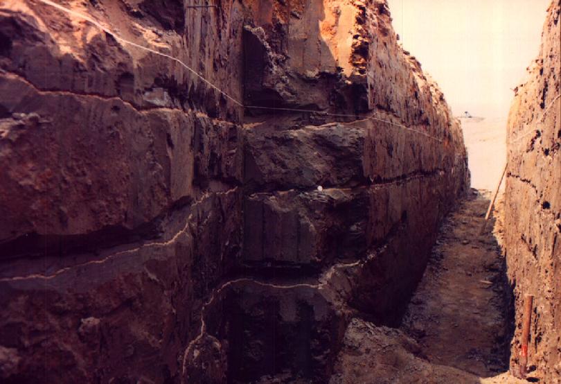 Exposed hydraulic fractures